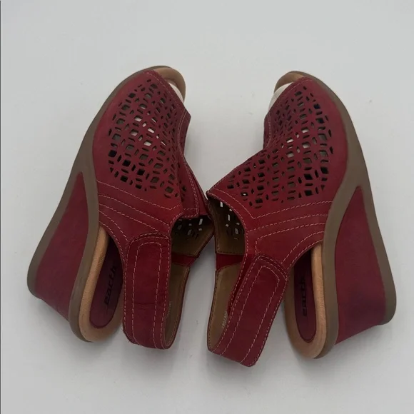 Earth Elegant Red Wedge leather Sandals women 8.5B casual office retro vacation - Picture 2 of 10